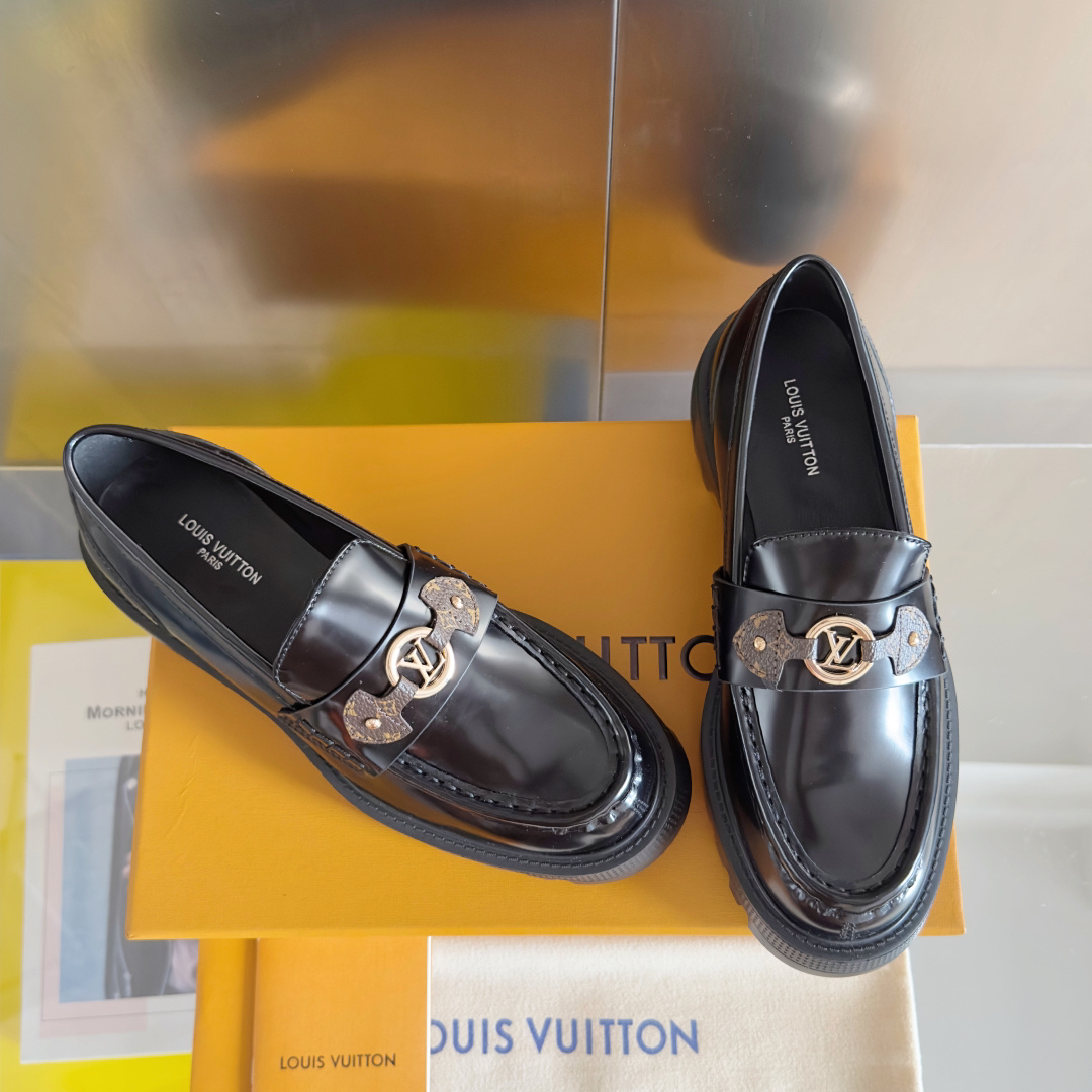 LV women's leather shoes-19
