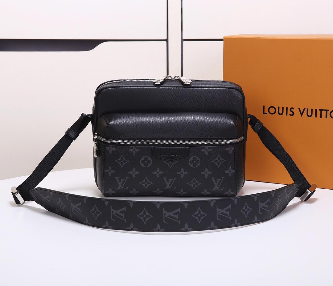 Louis Vuitton Men M33435 Outdoor Messenger PM Taiga Cowhide Leather Noir