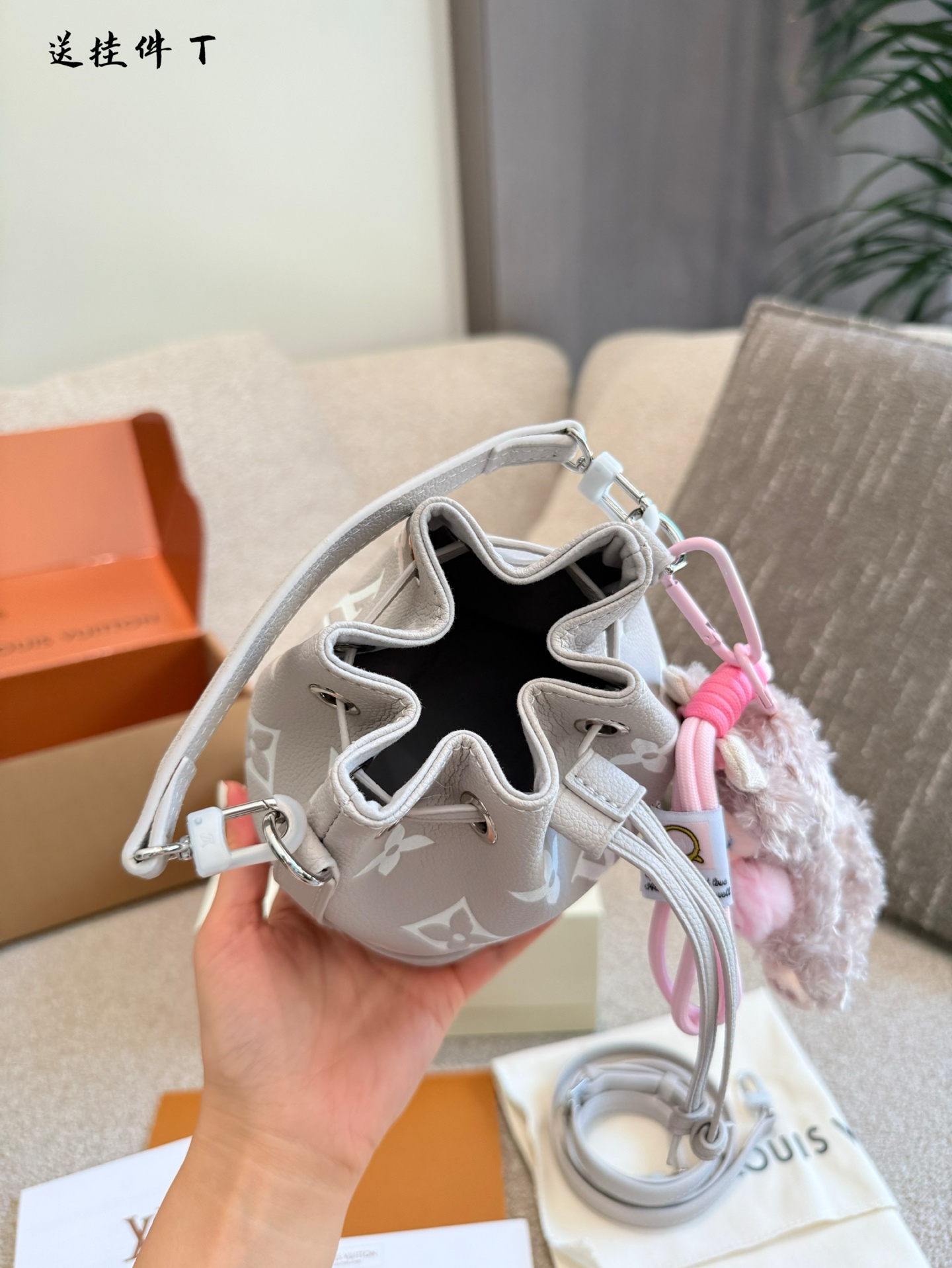 Louis Vuitton bag-112