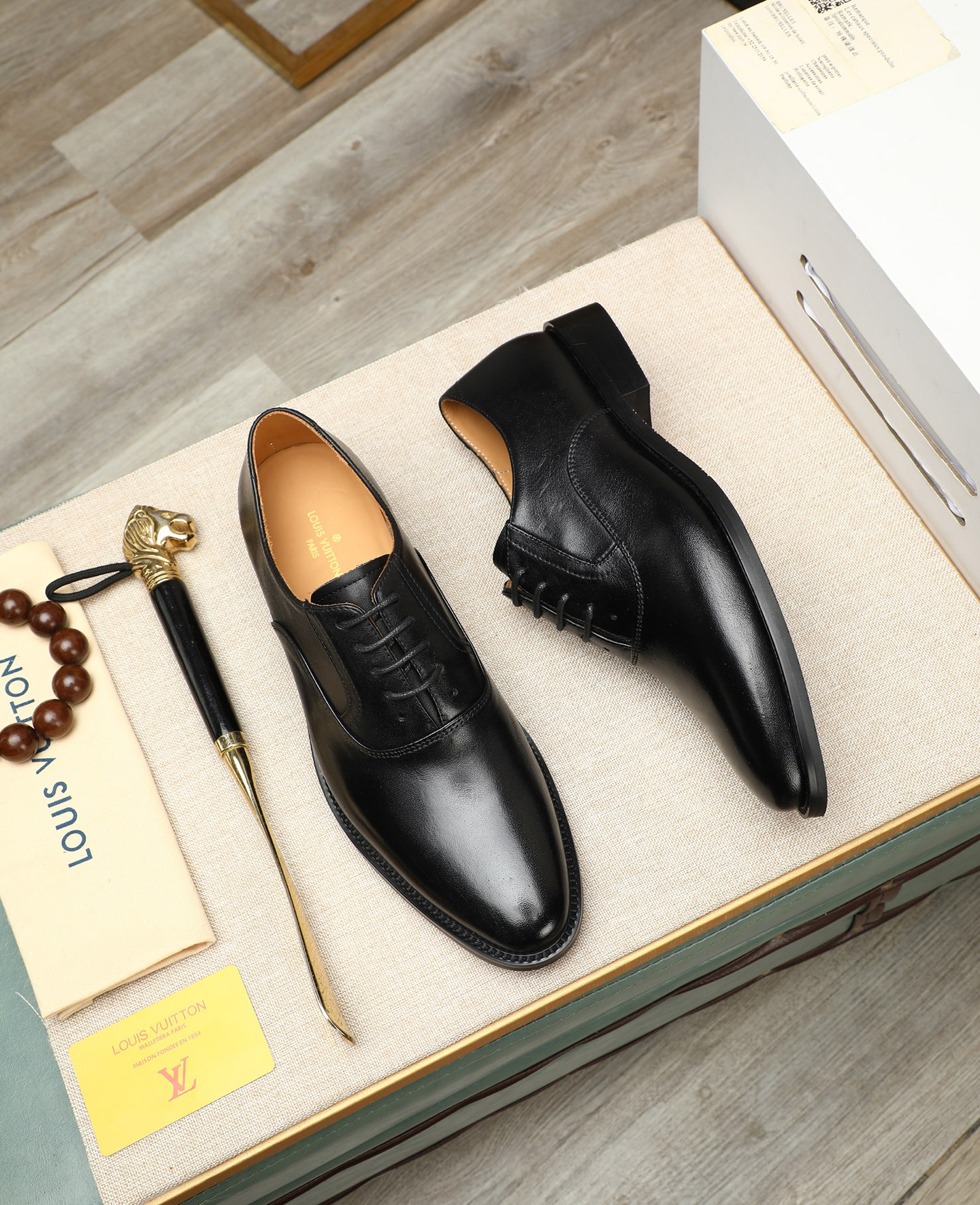LV men's leather shoes-23