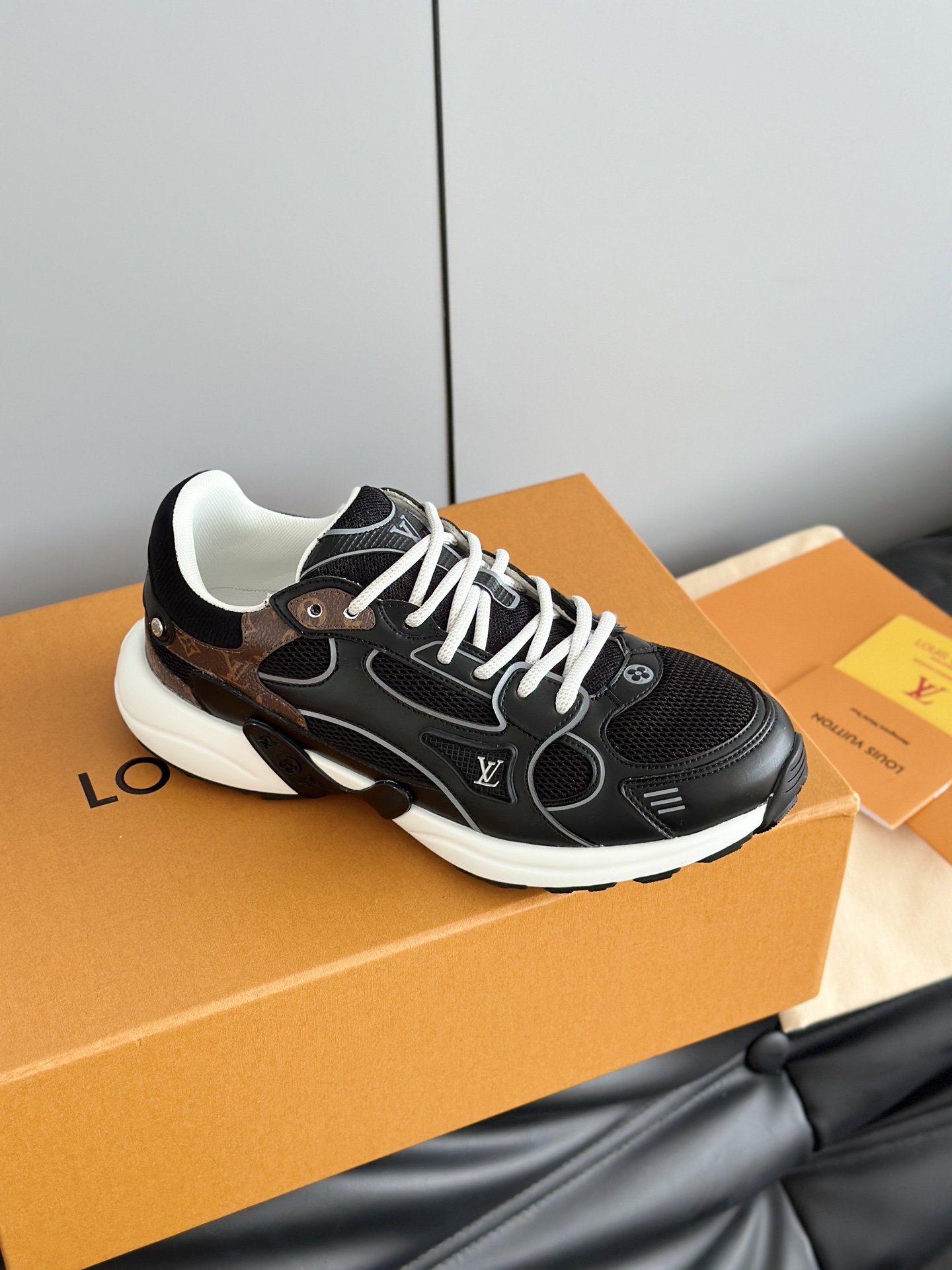 Lv Sneakers-207
