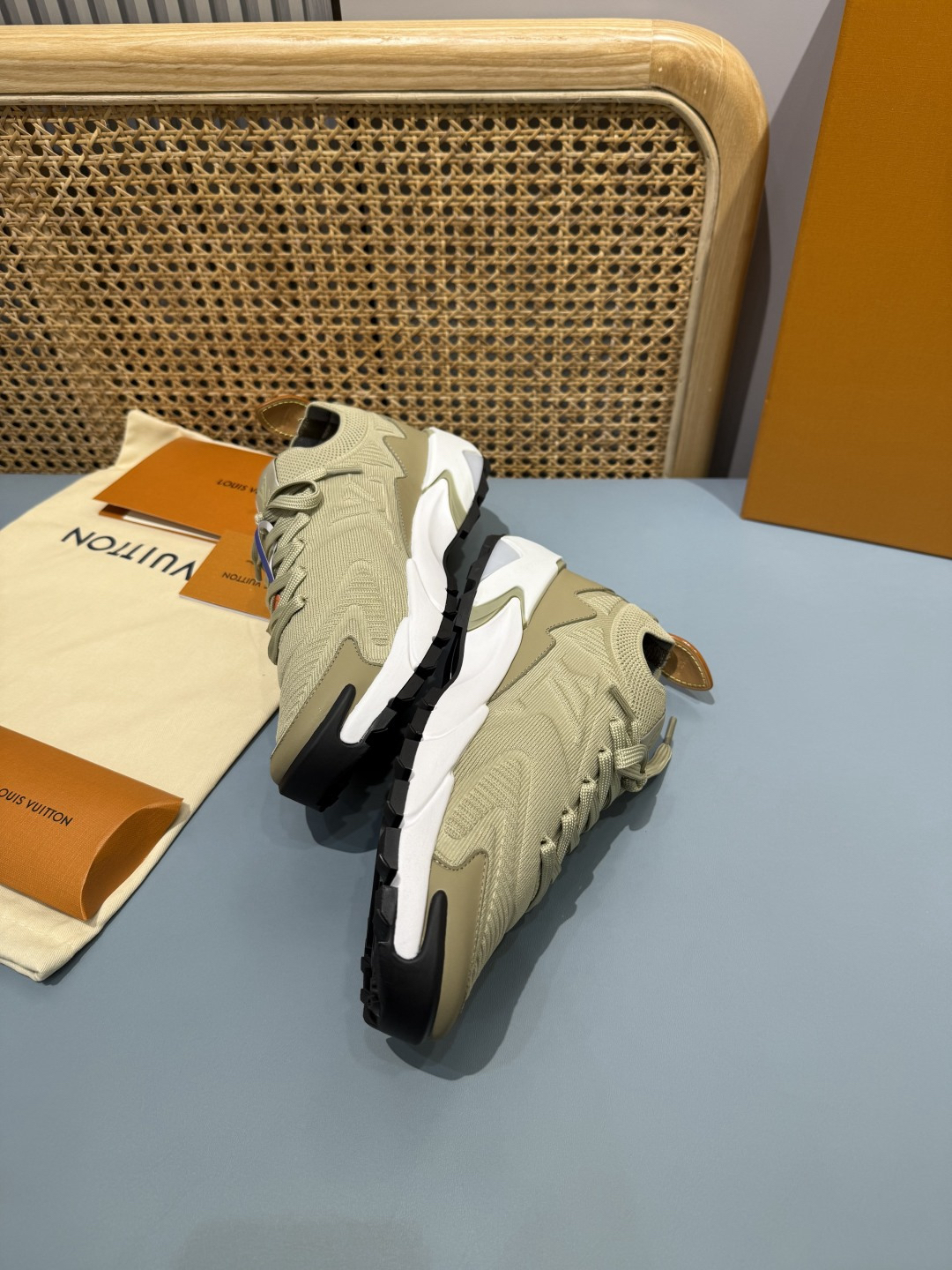 Lv Sneakers-189
