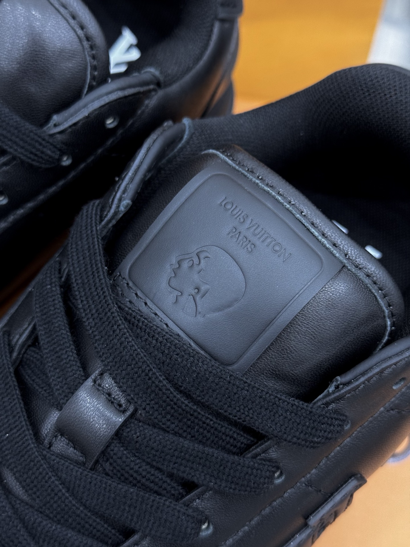 Lv Sneakers-221