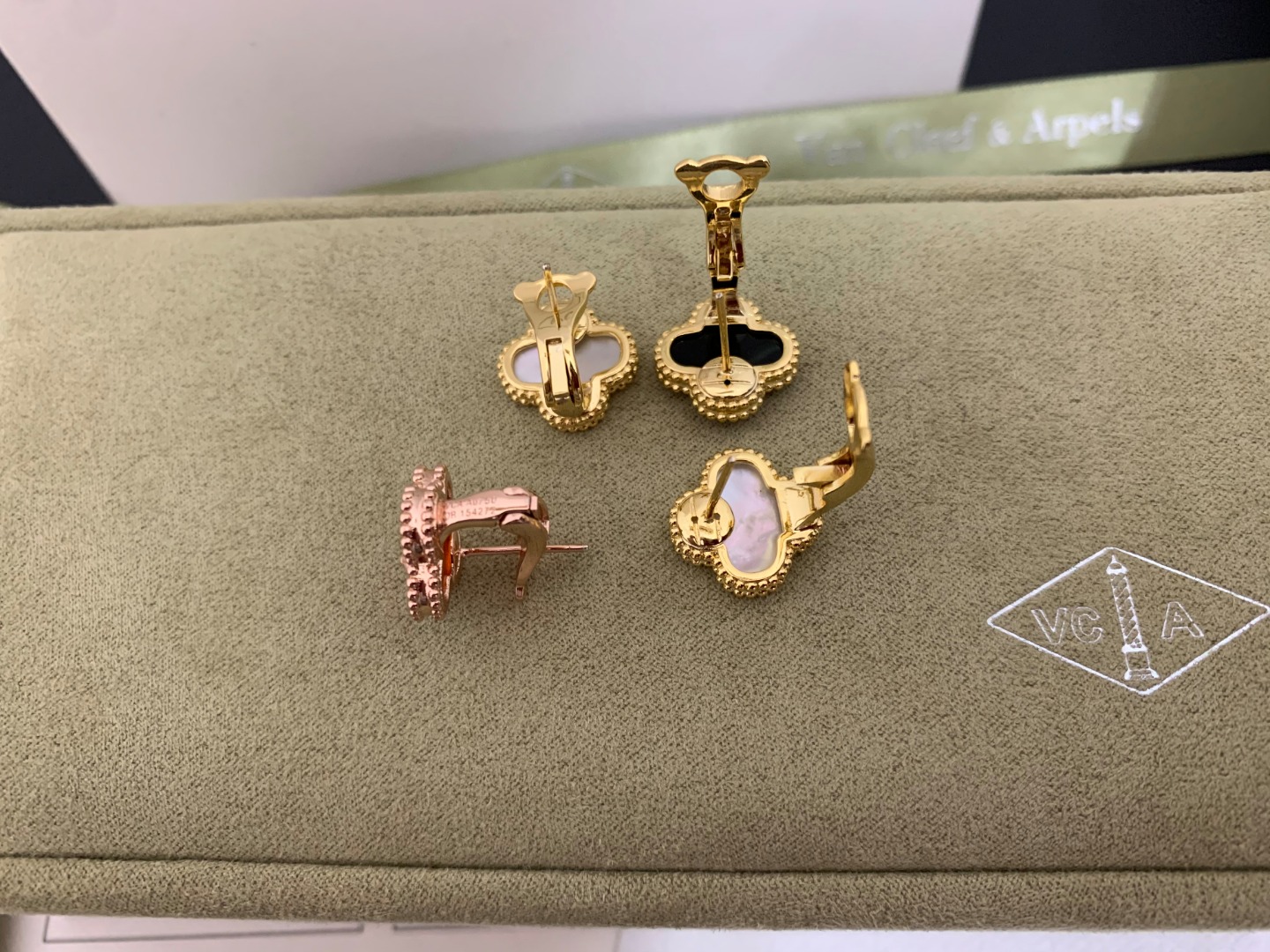 Van Cleef & Arpels earring-125
