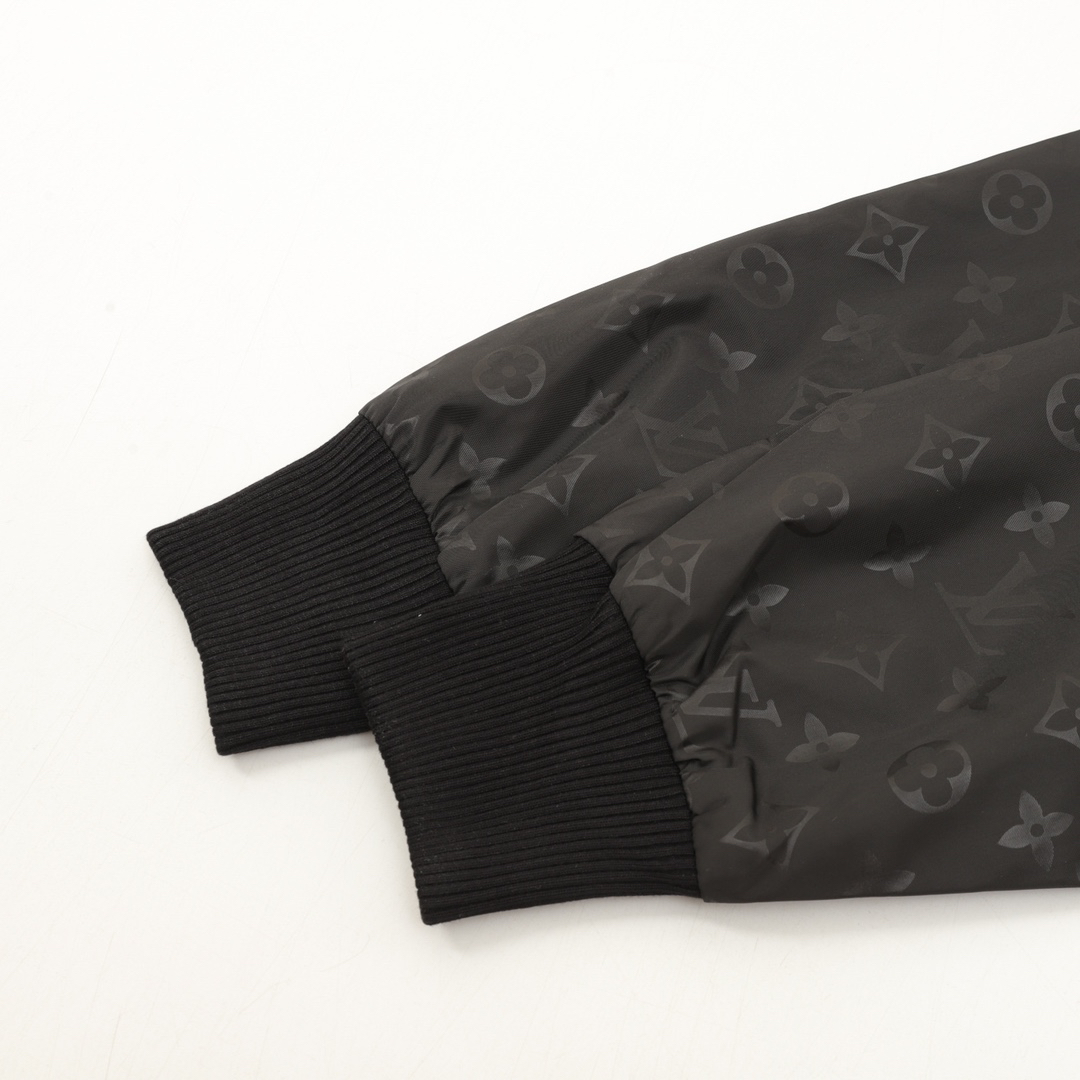 LV Clothing-339
