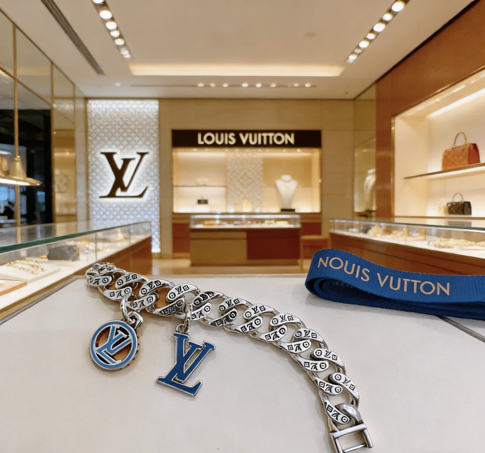 LV Bracelet-90