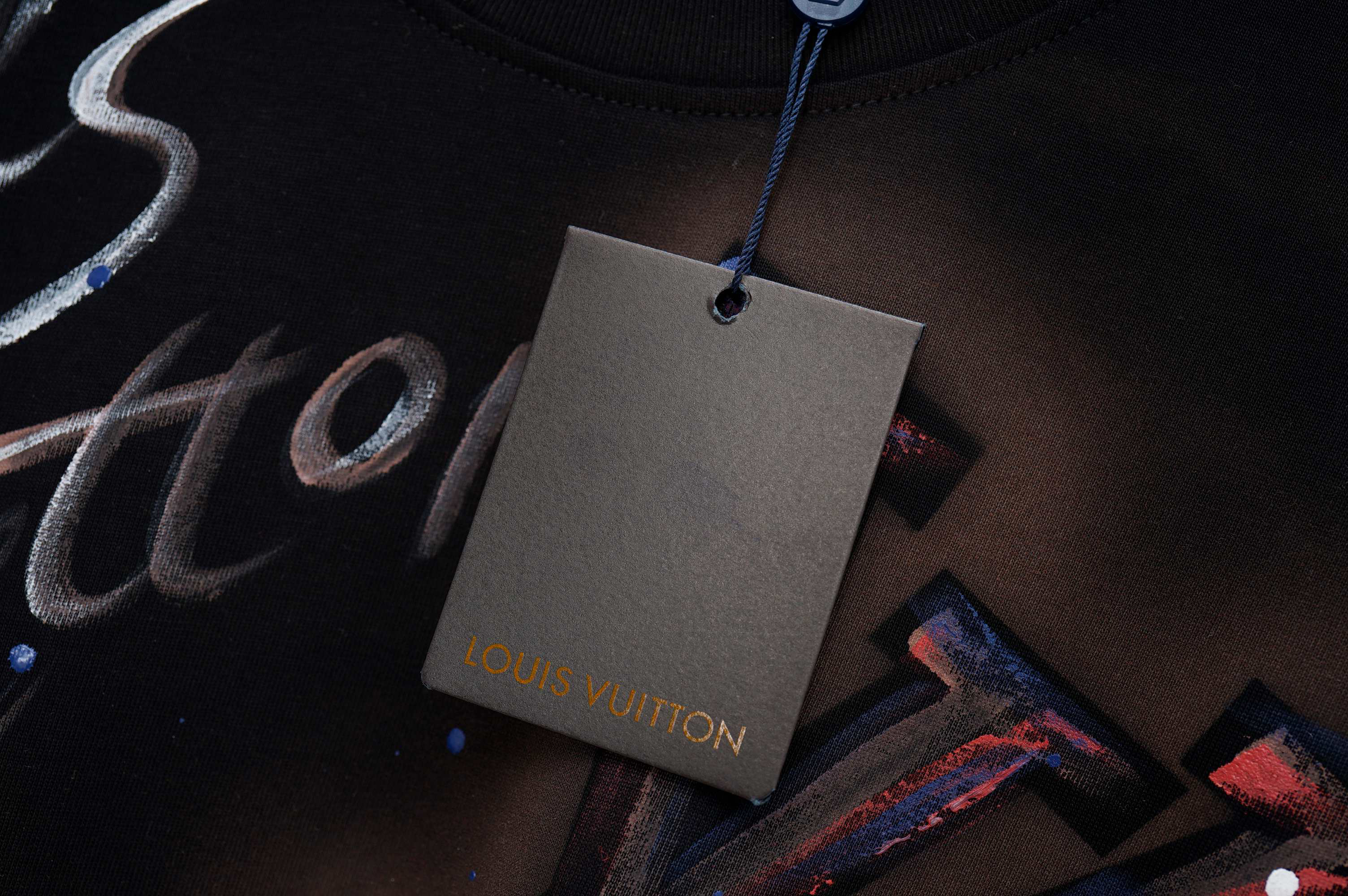 LV clothing-153