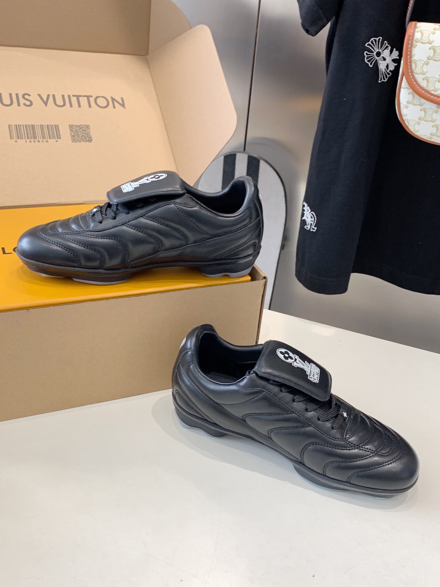 Lv Sneakers-235