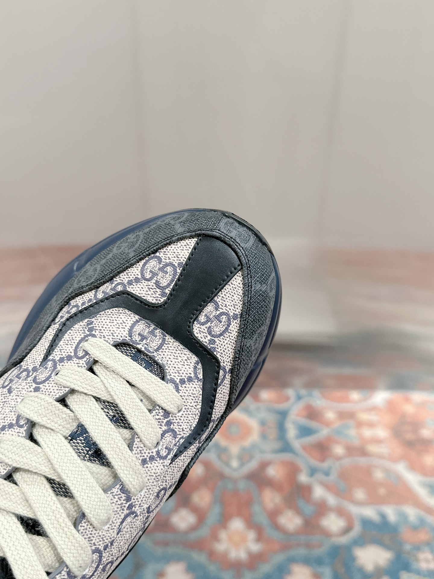 Gucci Sneakers-210