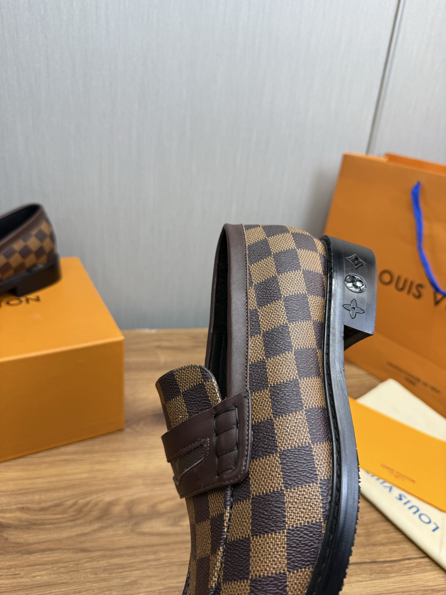 LV women's leather shoes-34