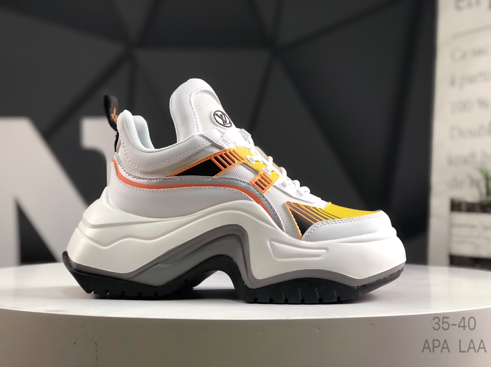 Lv Sneakers-216