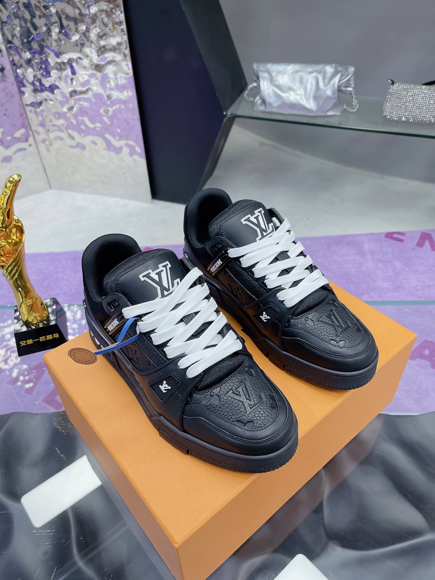 Lv Sneakers-223