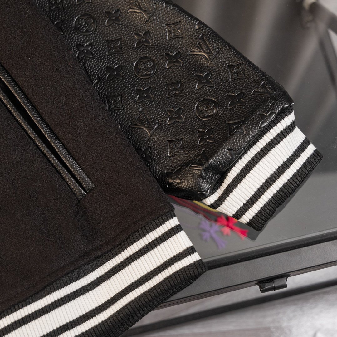 LV Clothing-311