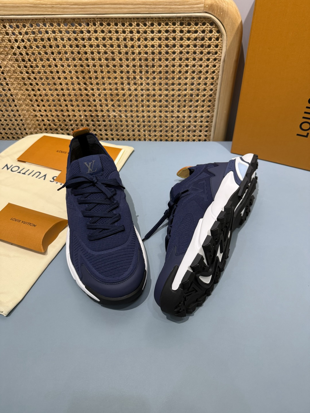 Lv Sneakers-174