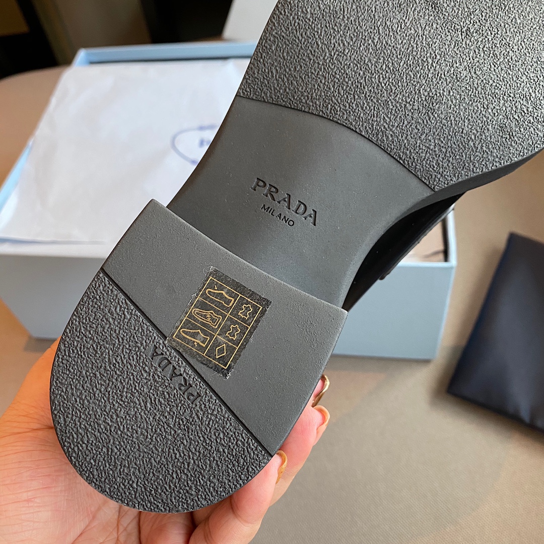 Prada women's leather shoes-17