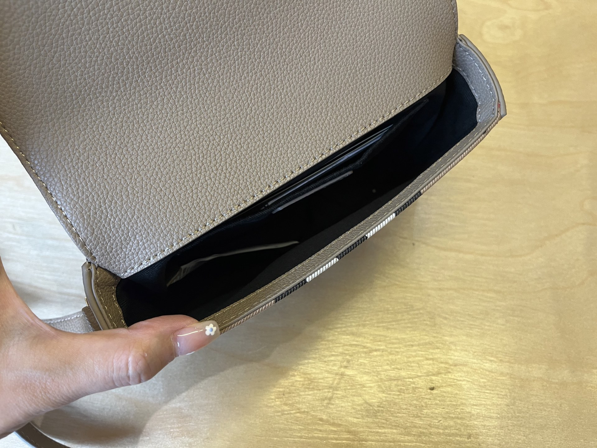 Burberry bag-133