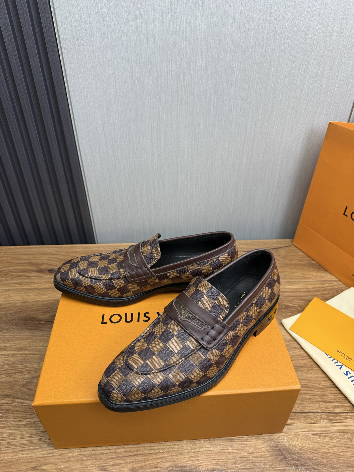 LV women's leather shoes-34