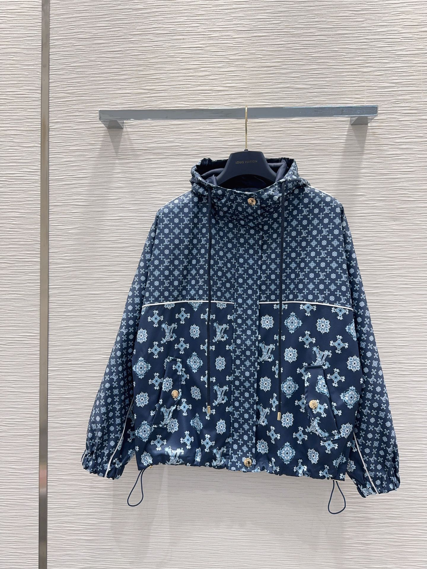 LV Clothing-271