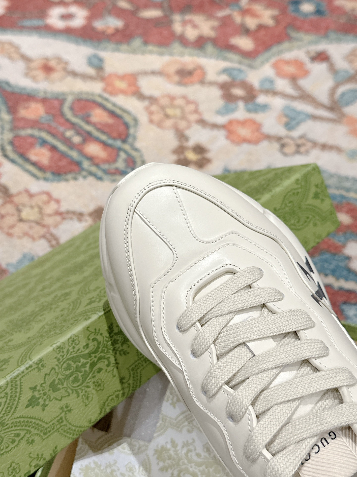 Gucci Sneakers-213