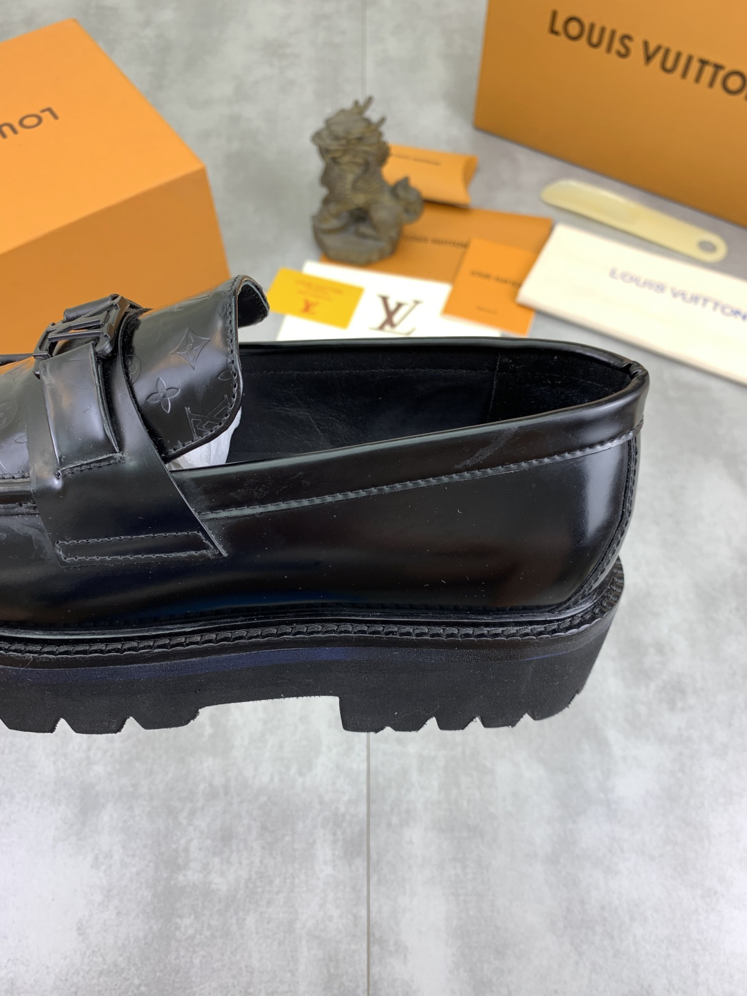 LV men's leather shoes-18