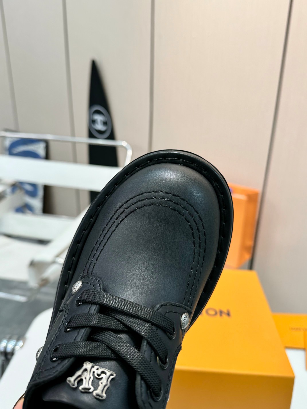 LV women's leather shoes-20