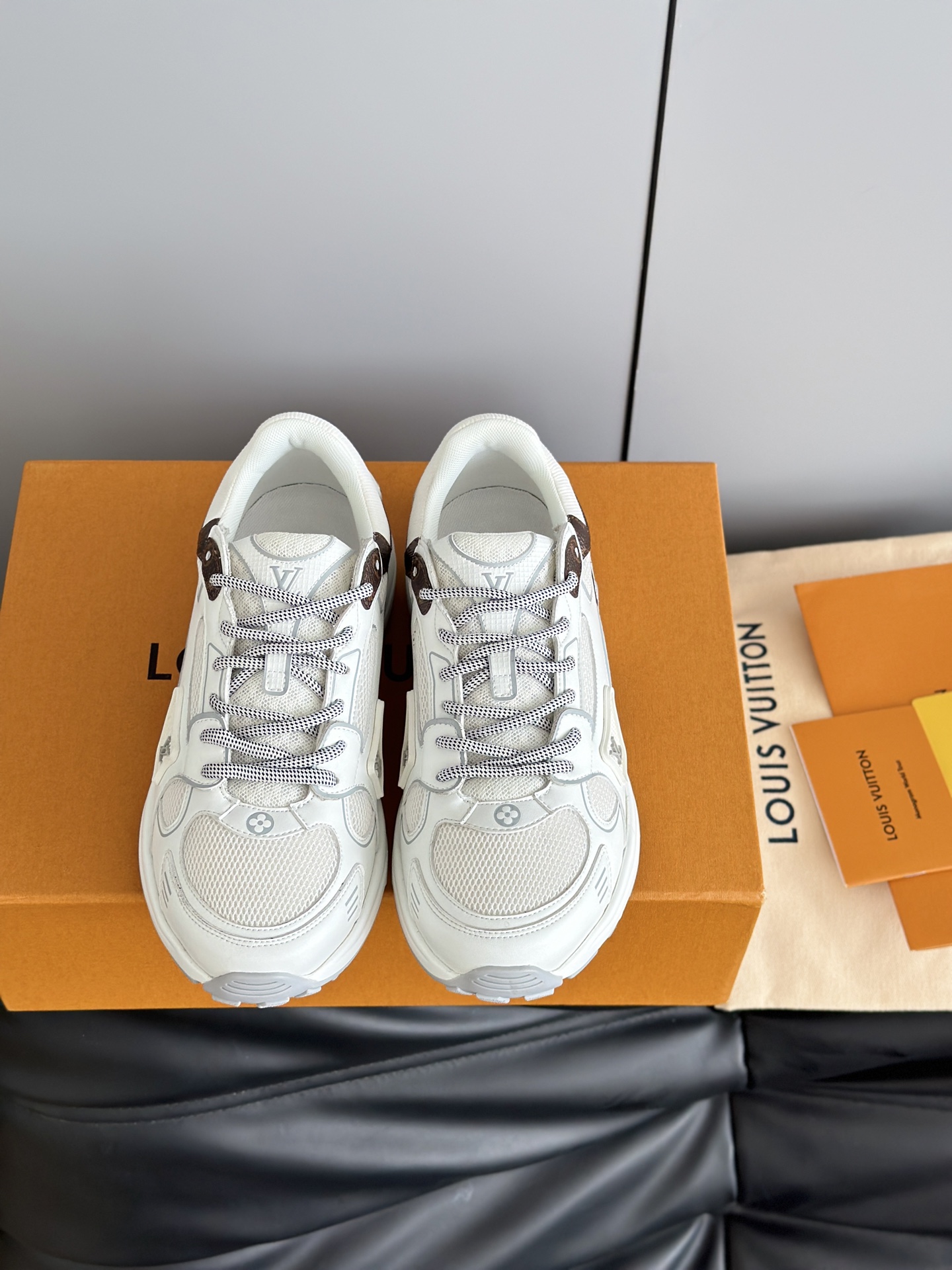 Lv Sneakers-206