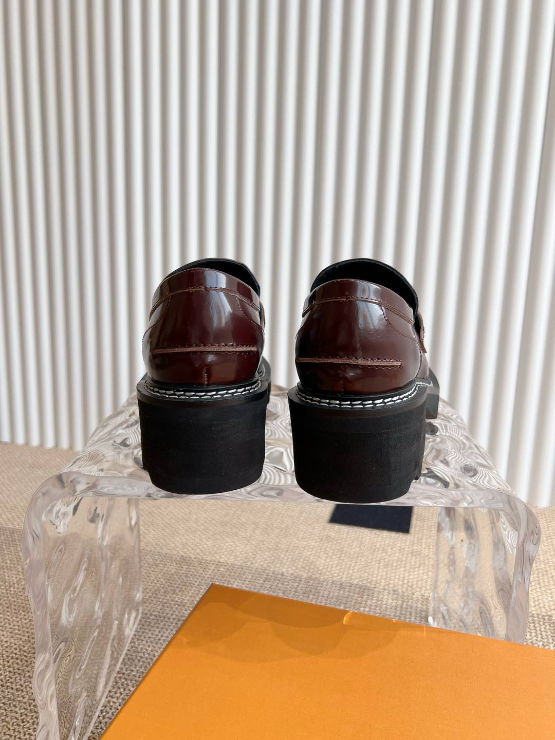 LV women's leather shoes-22