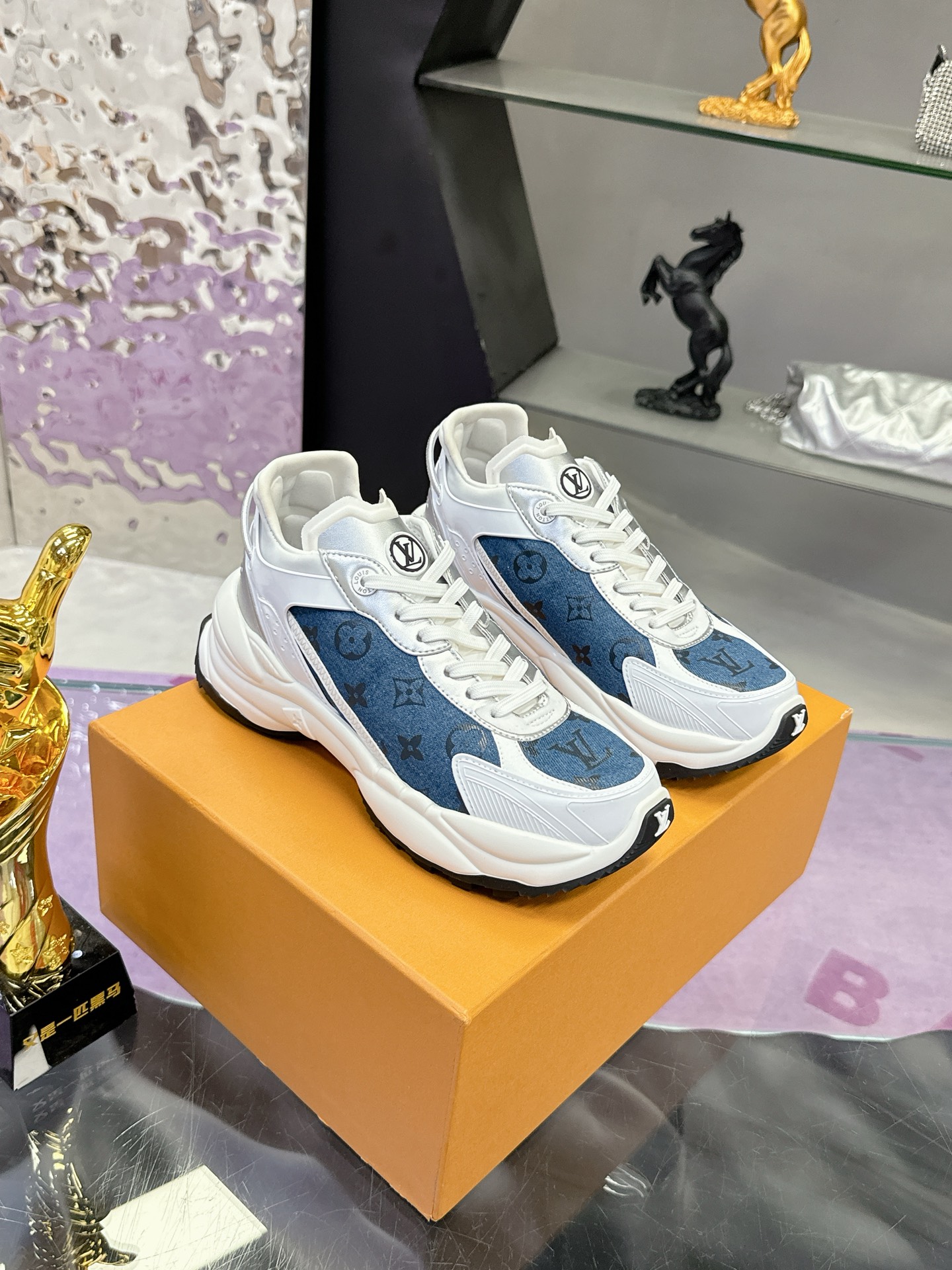 Lv Sneakers-200