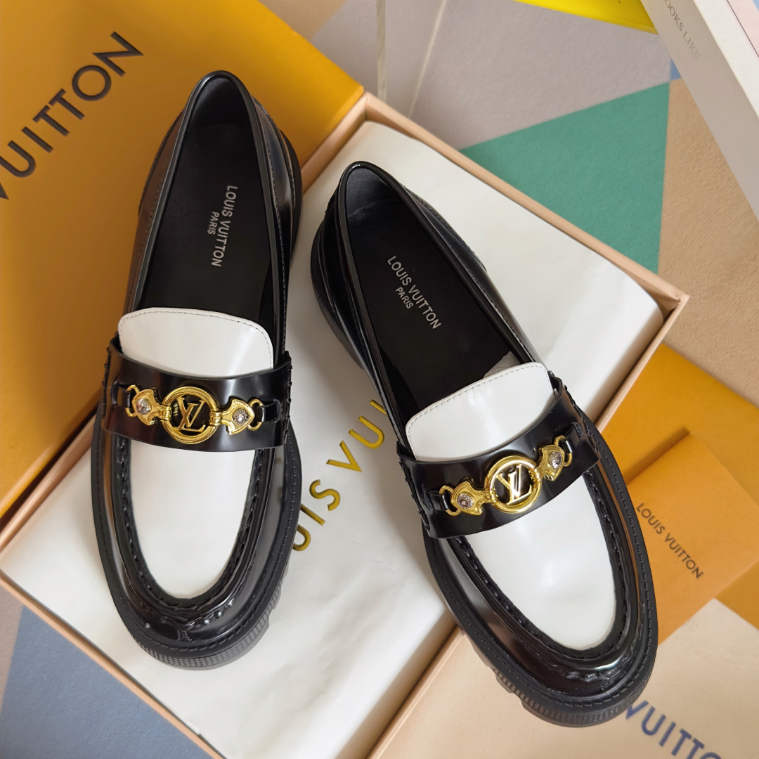 LV women's leather shoes-18