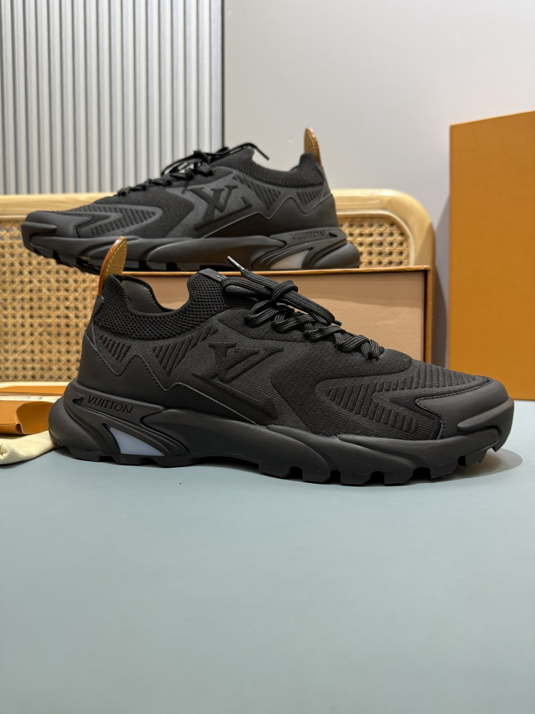 Lv Sneakers-171