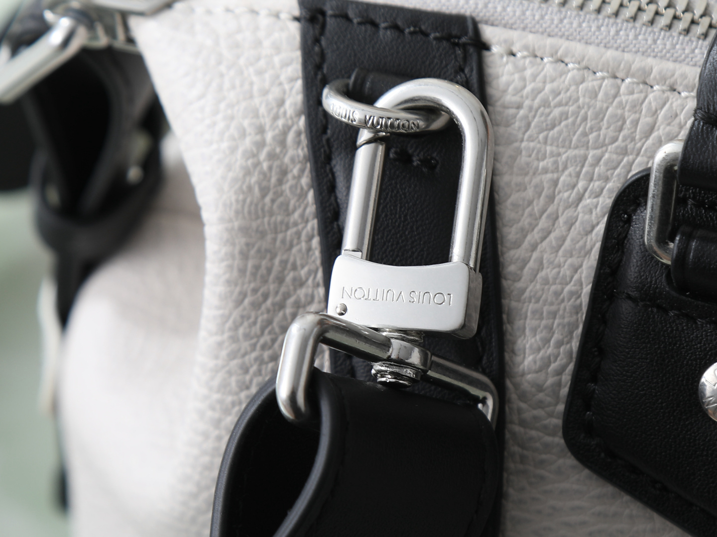 Louis Vuitton bag-176