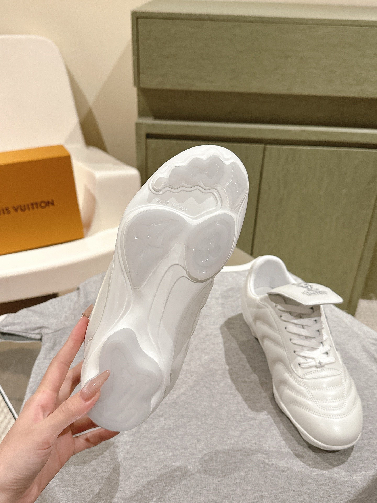 Lv Sneakers-238