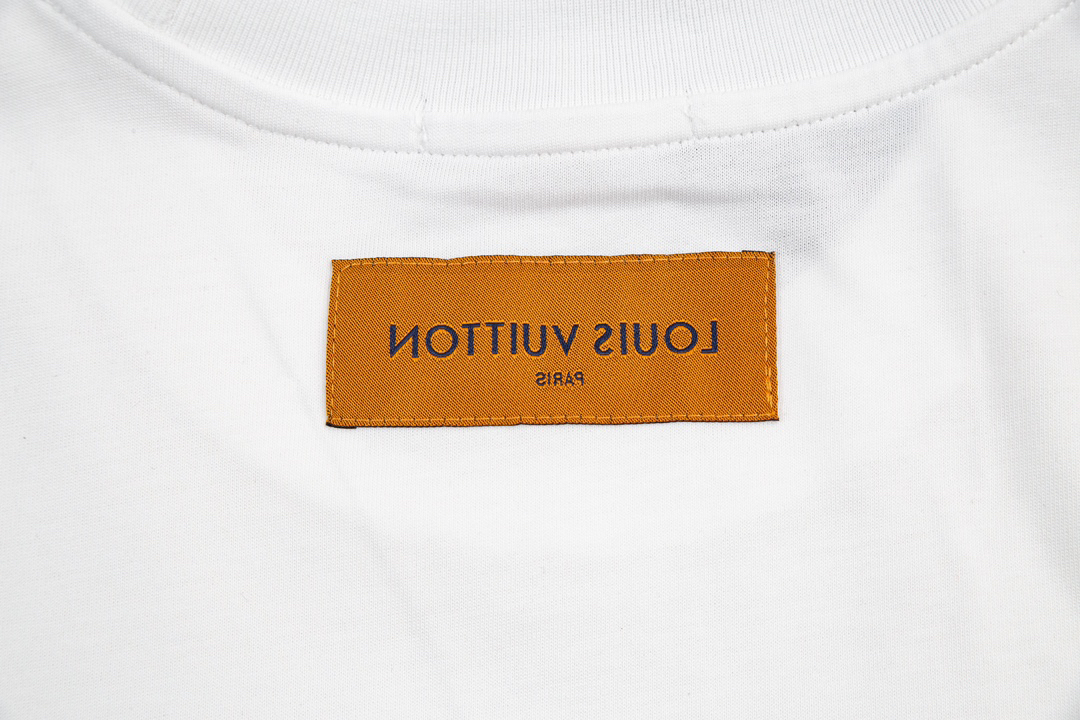 LV clothing-77
