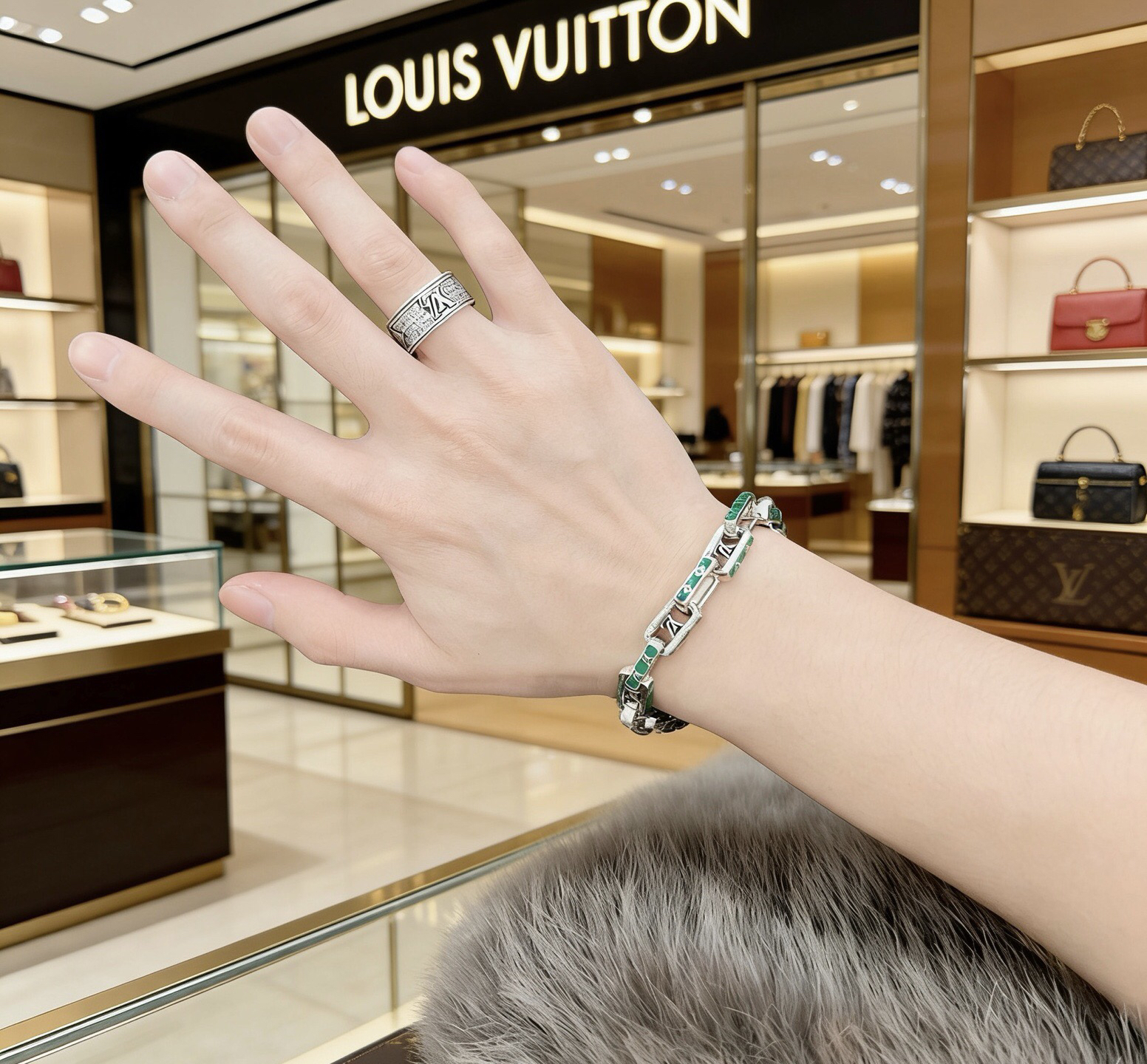 LV Bracelet-50