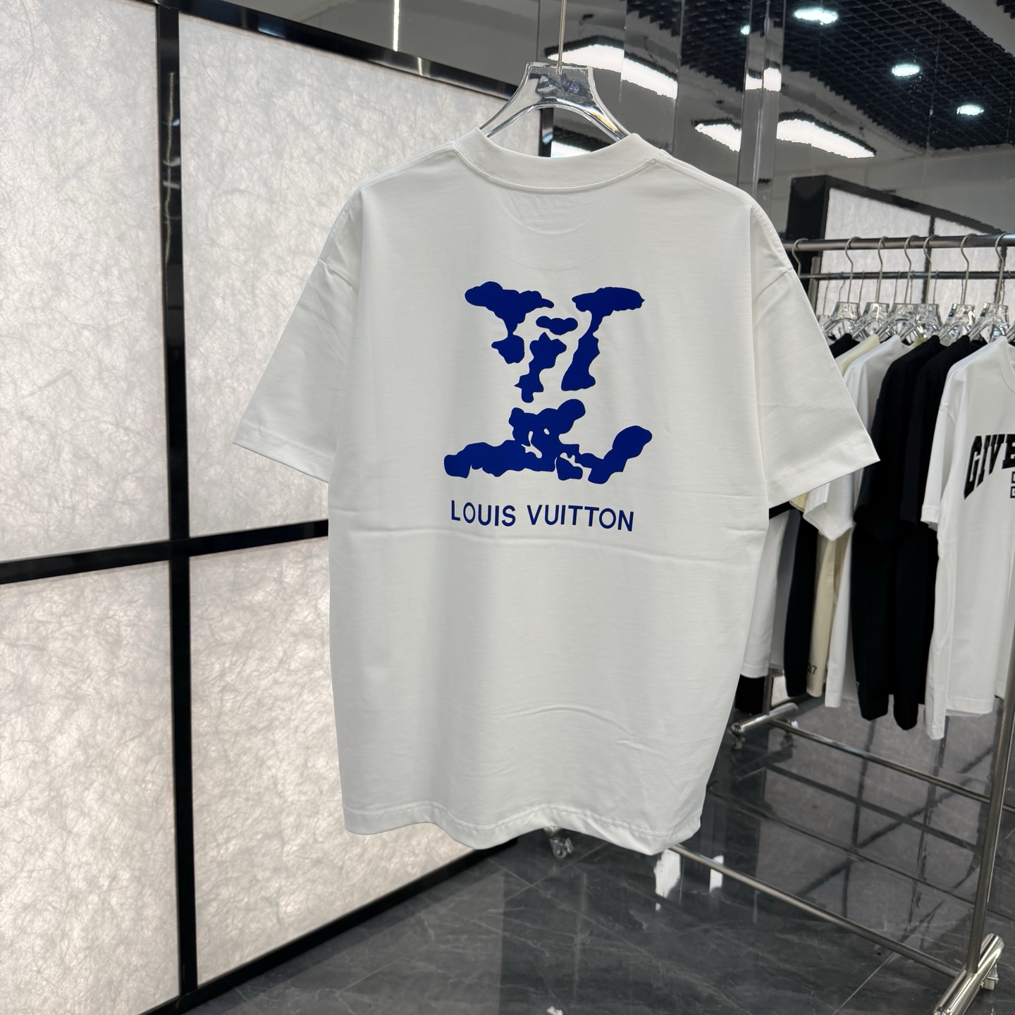 LV clothing-165