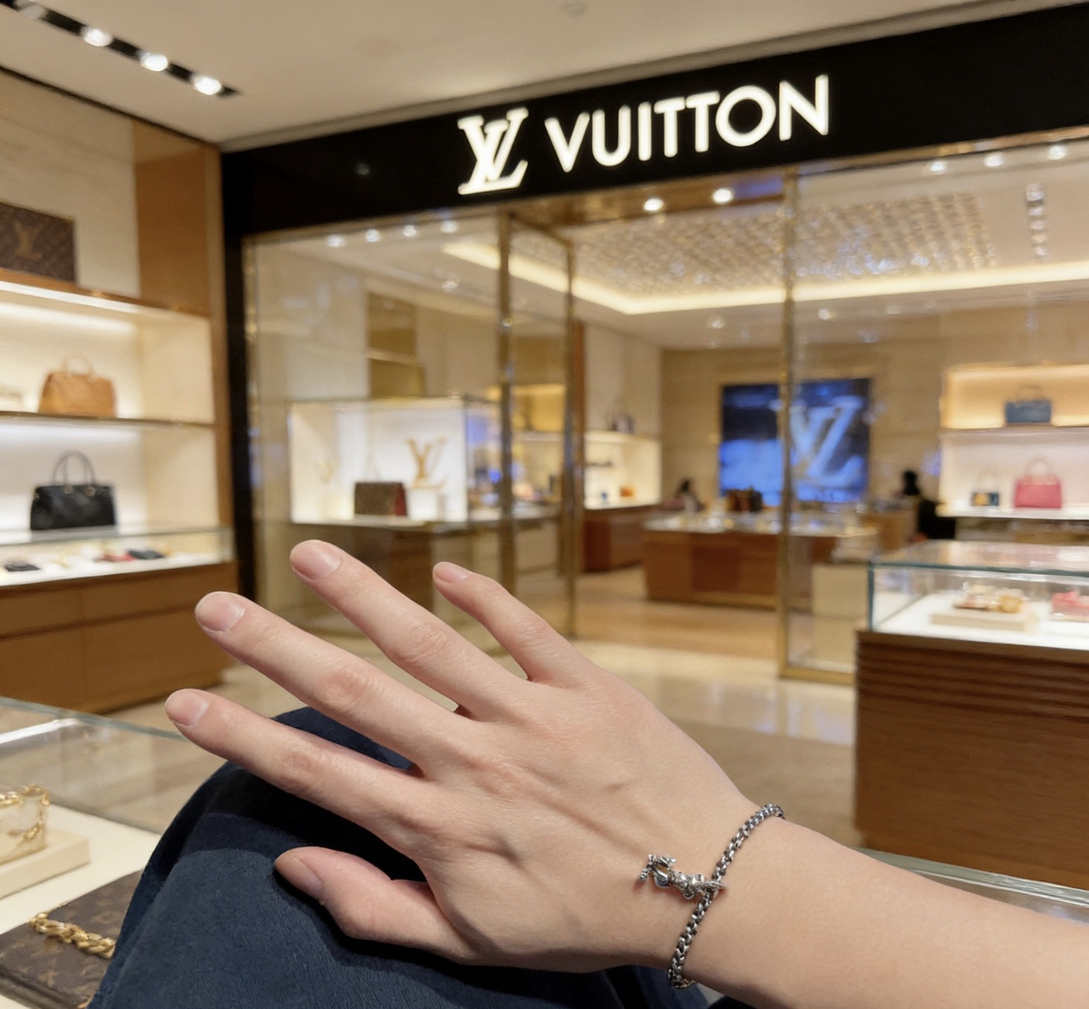 LV Bracelet-85