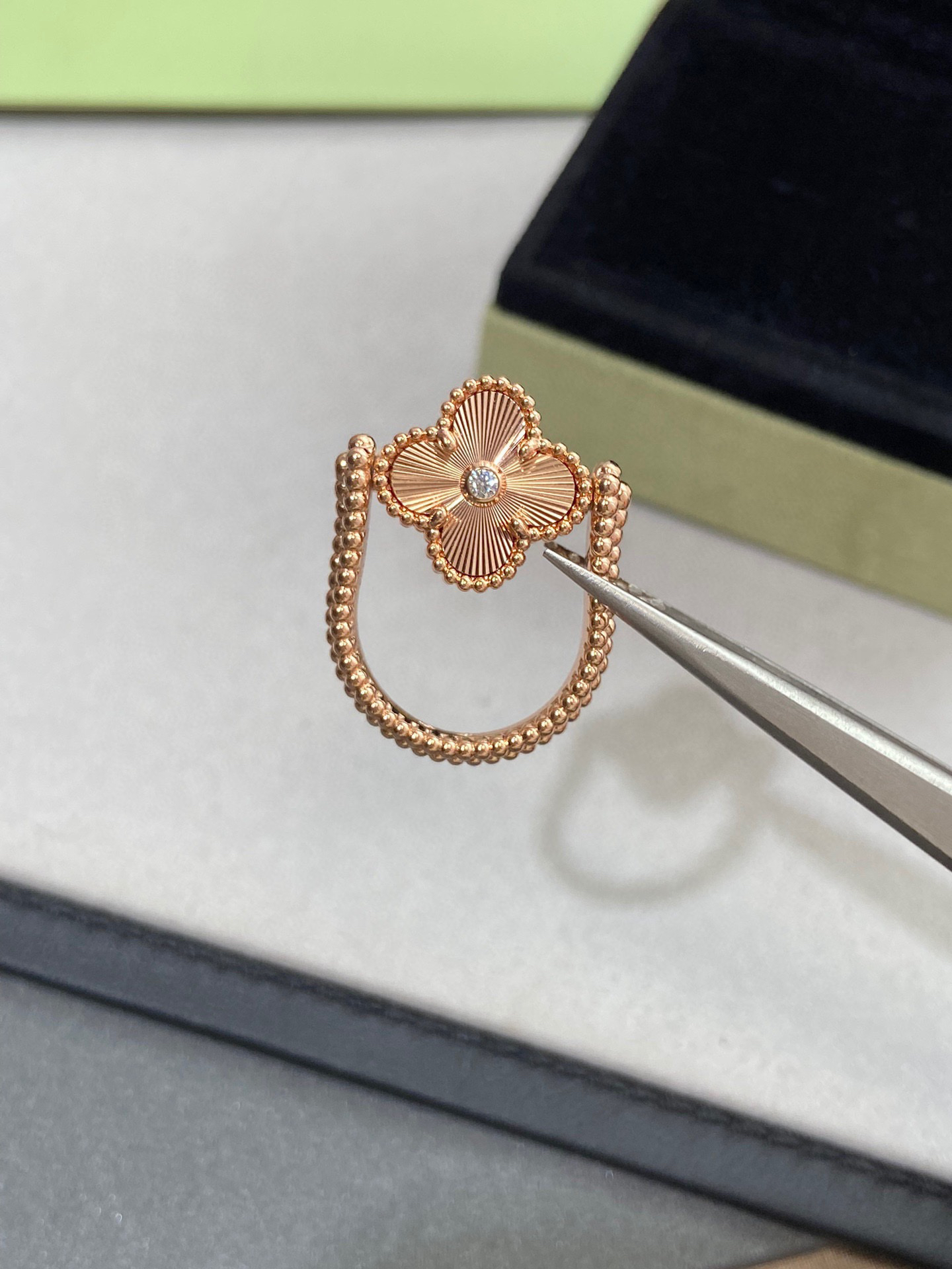 Van Cleef & Arpels ring-95