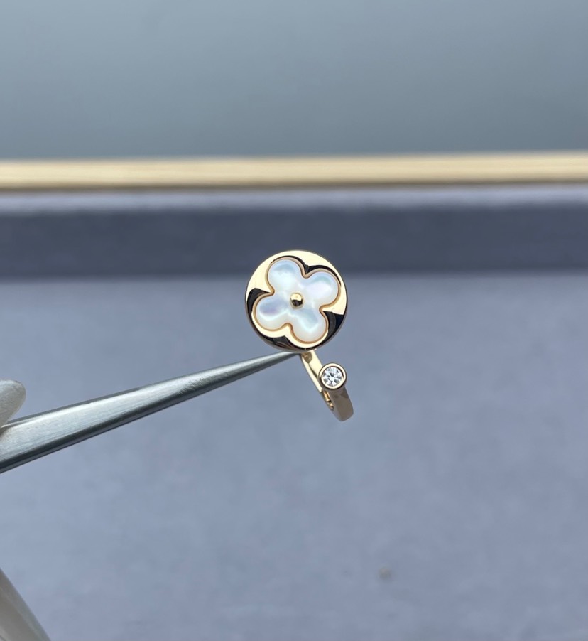 LV ring-38