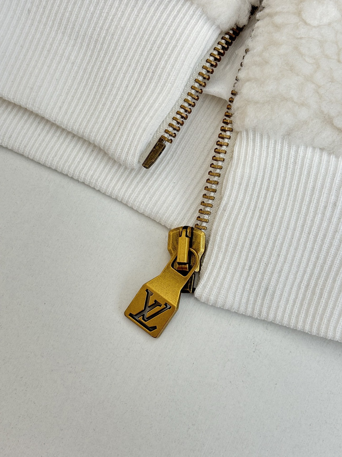 LV Clothing-296