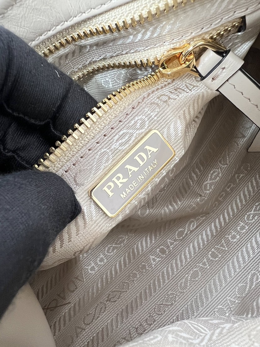 Prada bag-205