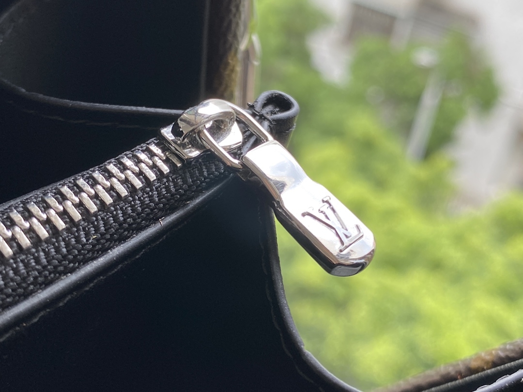 Louis Vuitton bag-205