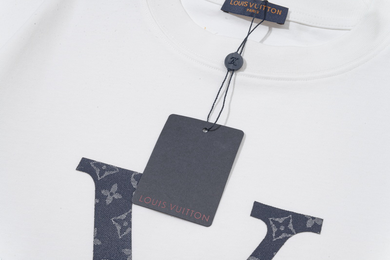 LV clothing-46