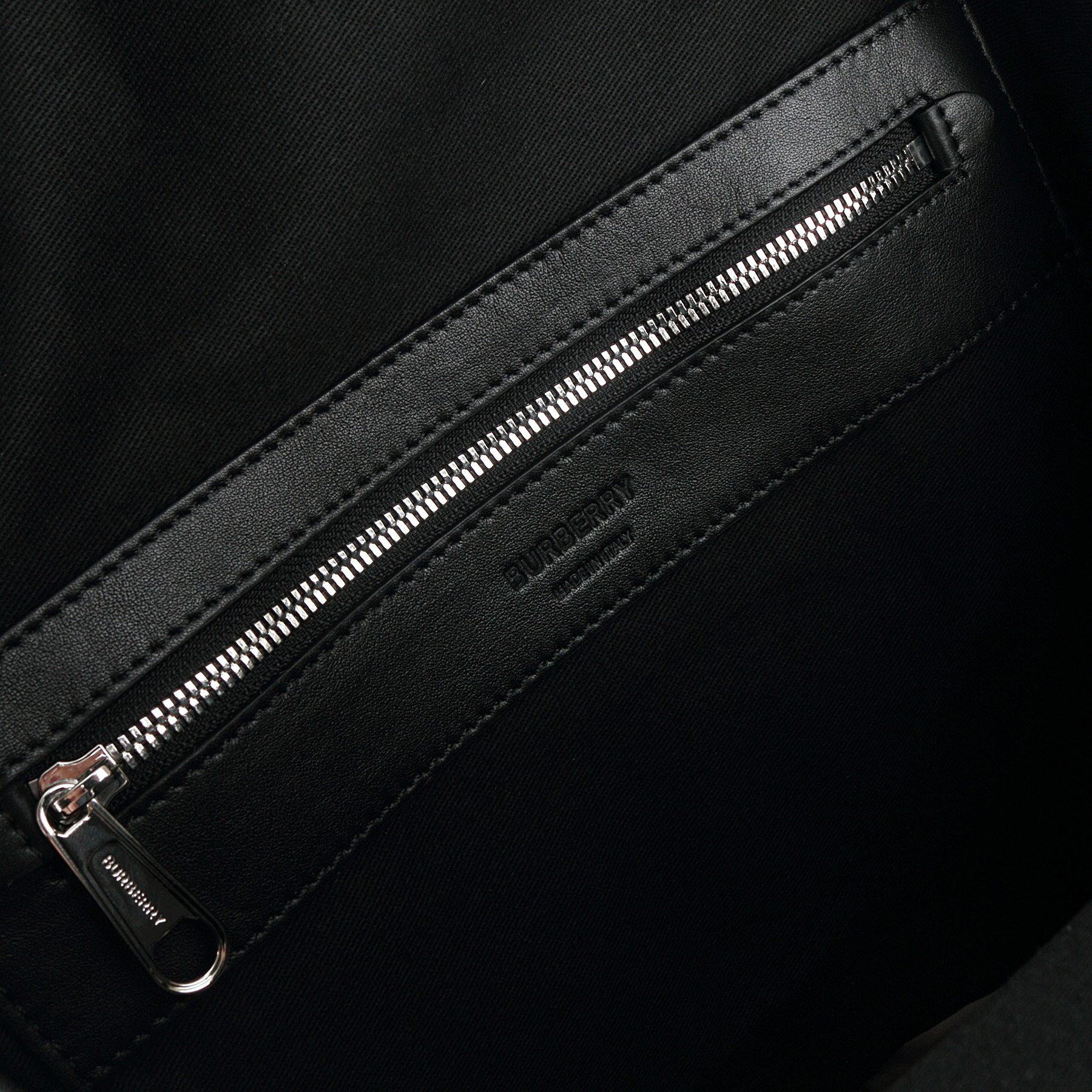 Burberry bag-120