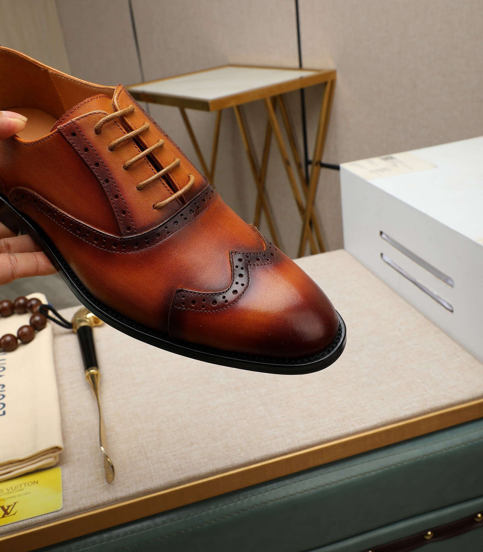 LV men's leather shoes-5