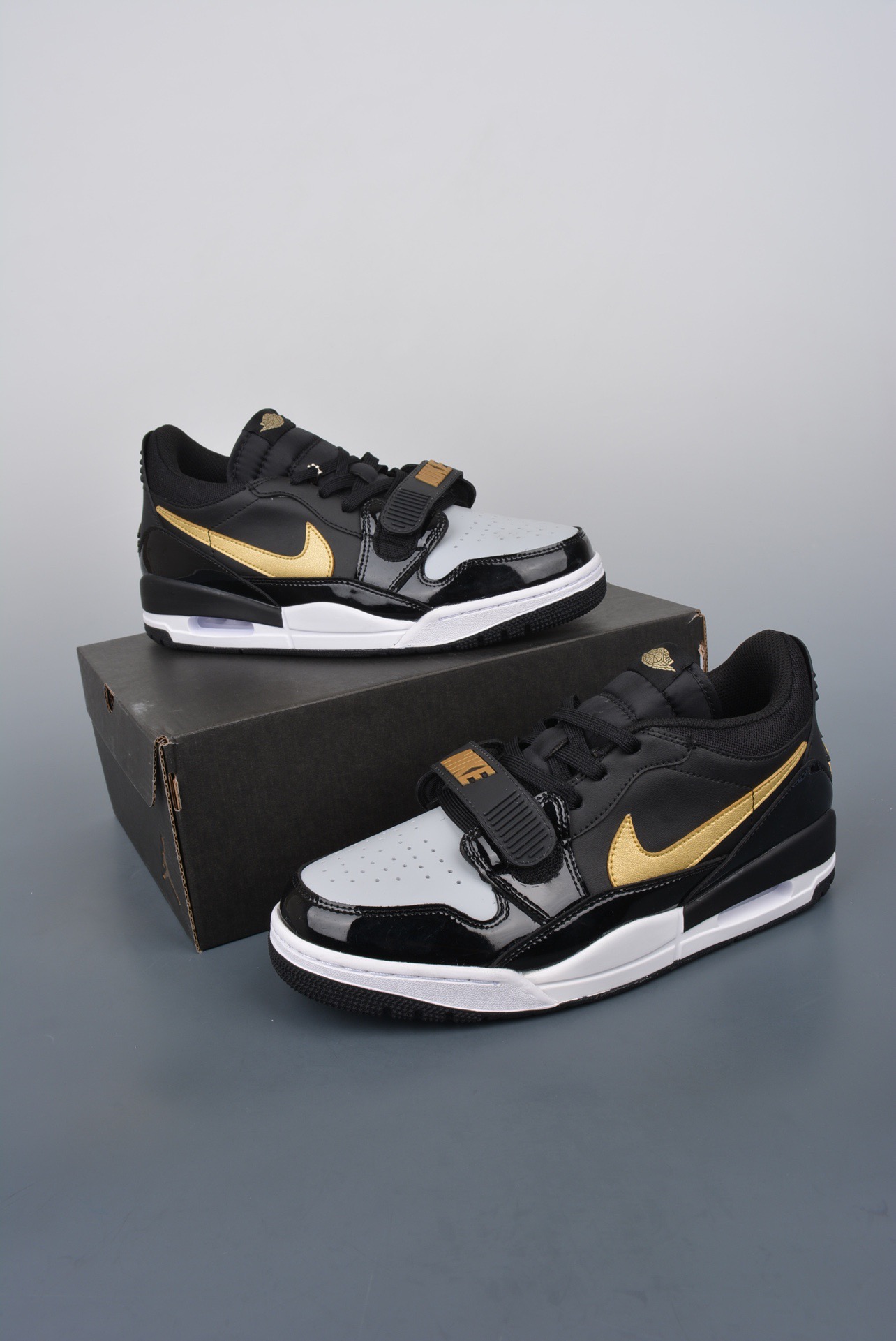 Nike Sneakers-324