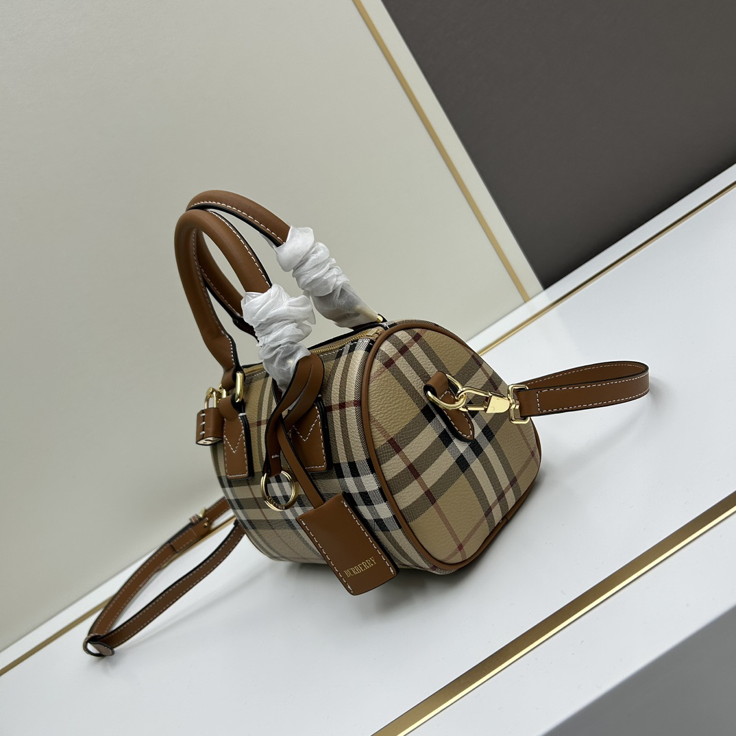 Burberry bag-138