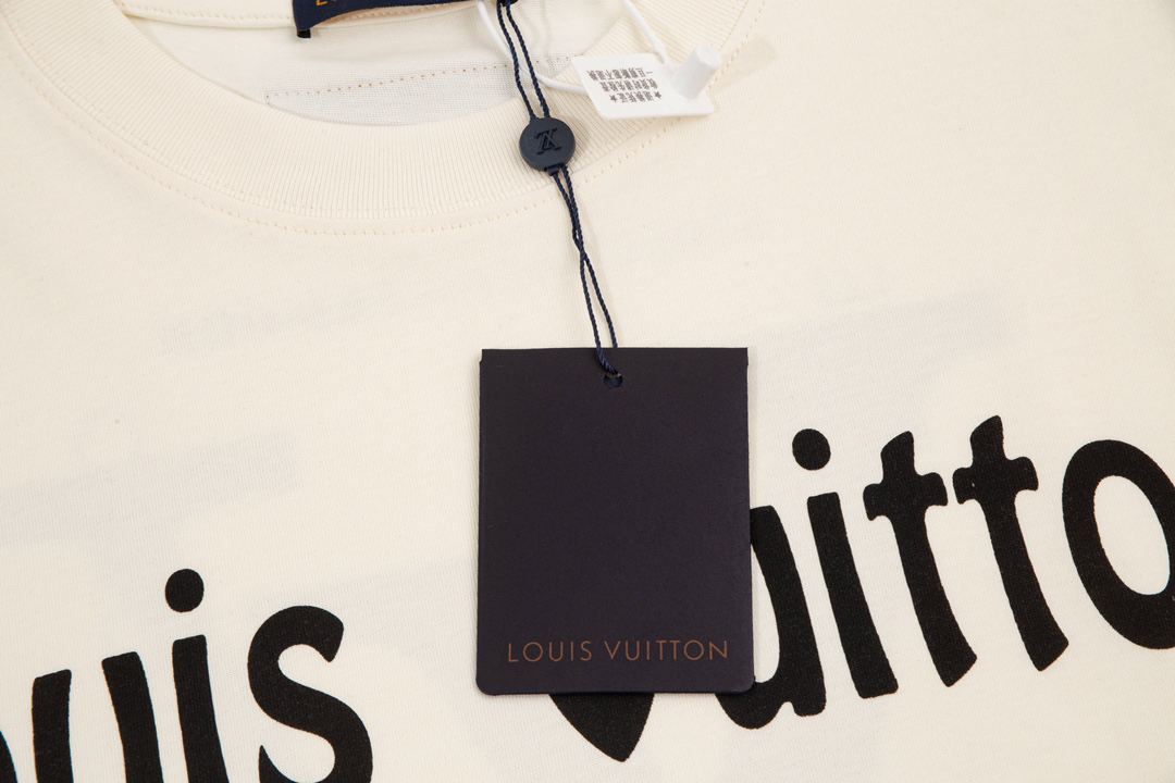 LV clothing-134
