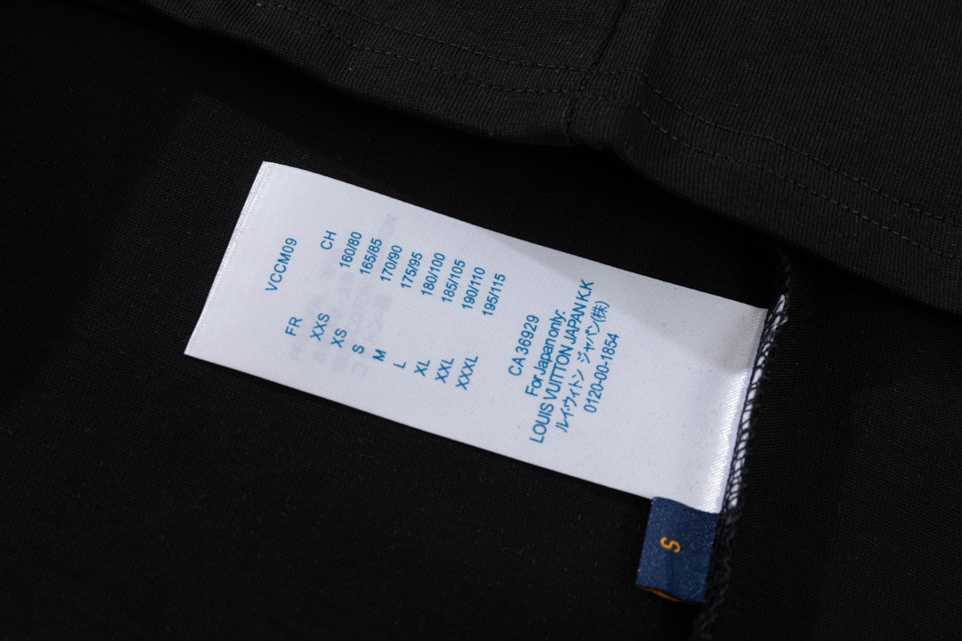 LV clothing-148