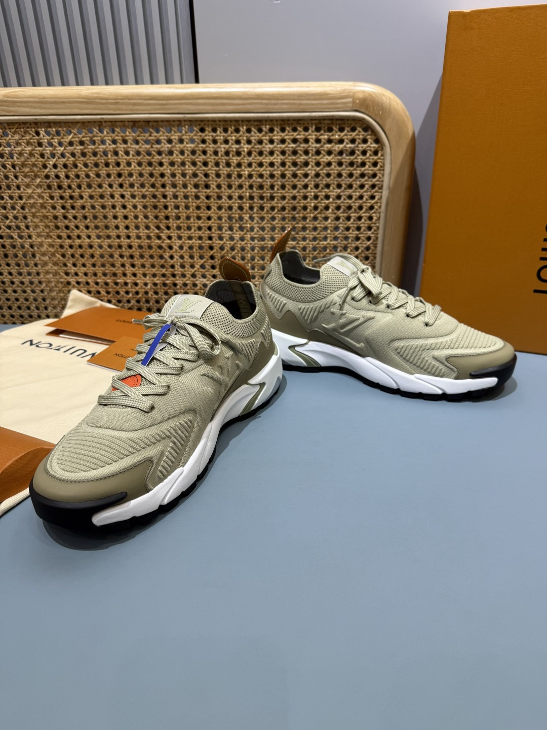 Lv Sneakers-191