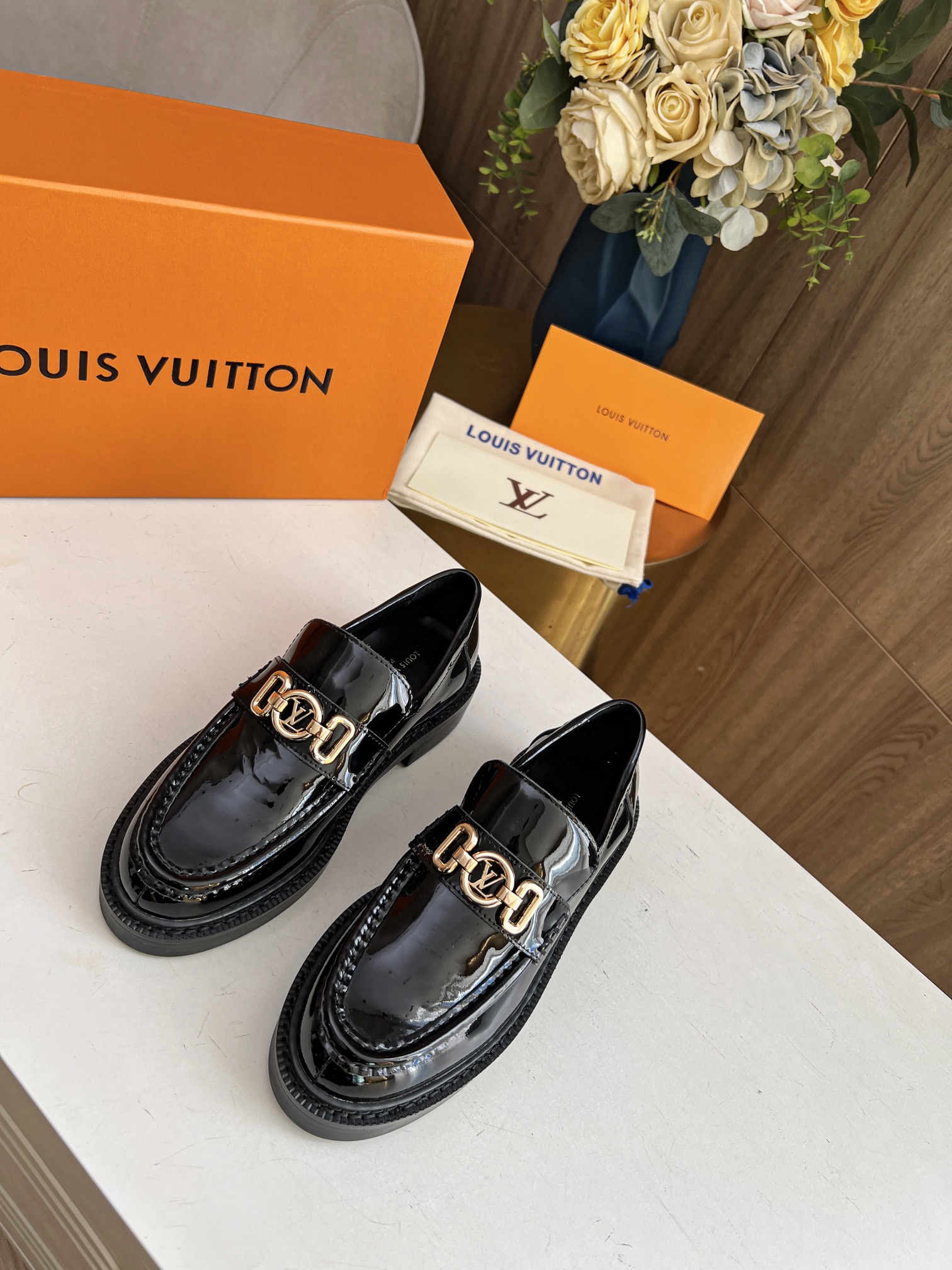 LV women's leather shoes-39